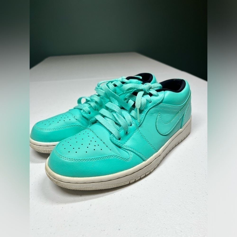 Nike Jordan 1 Retro Low Hyper Turquoise Mens Size 8.5 Women’s 10